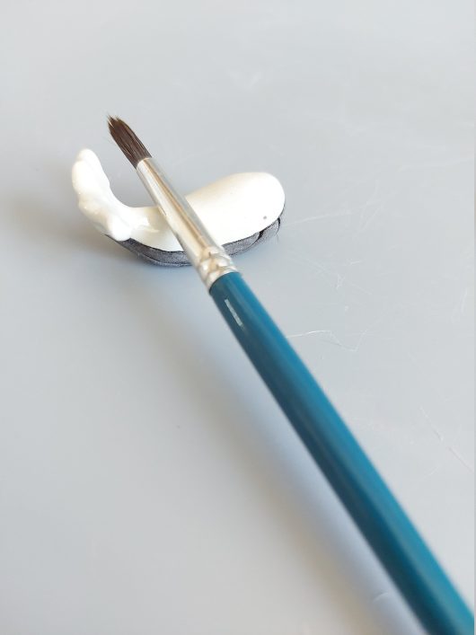 Whale design paintbrush